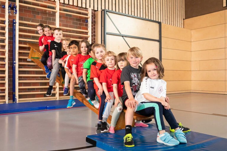 Kindersportschule: Kinder beim Sport